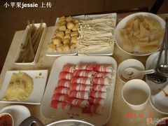 肥牛肉&粉条&肉皮&蛋饺&油豆腐&金针菇-陌生人火锅餐厅(阳曲路店)