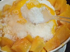 芒果芋圆牛奶绵绵冰-水牛奶皇后糖水铺