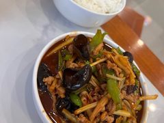 鱼香肉丝盖浇饭-老西白点心店