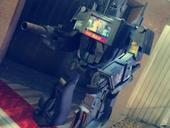 门口变形金刚-歌迷量贩KTV(光彩市场店)