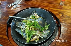Stir-fried Bighead Carp with Ginger and Scallion
