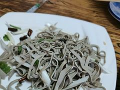 凉拌豆皮-溢心园香河肉饼总店