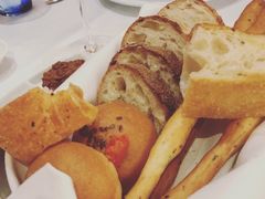 -卡佩罗意大利餐厅及酒吧Al Cappello Trattoria