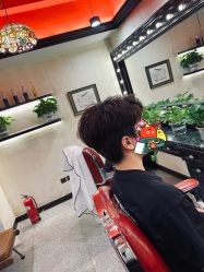 -东方先生国潮男士理发馆