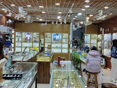 -三叶眼镜城批发市场(上海火车站店)
