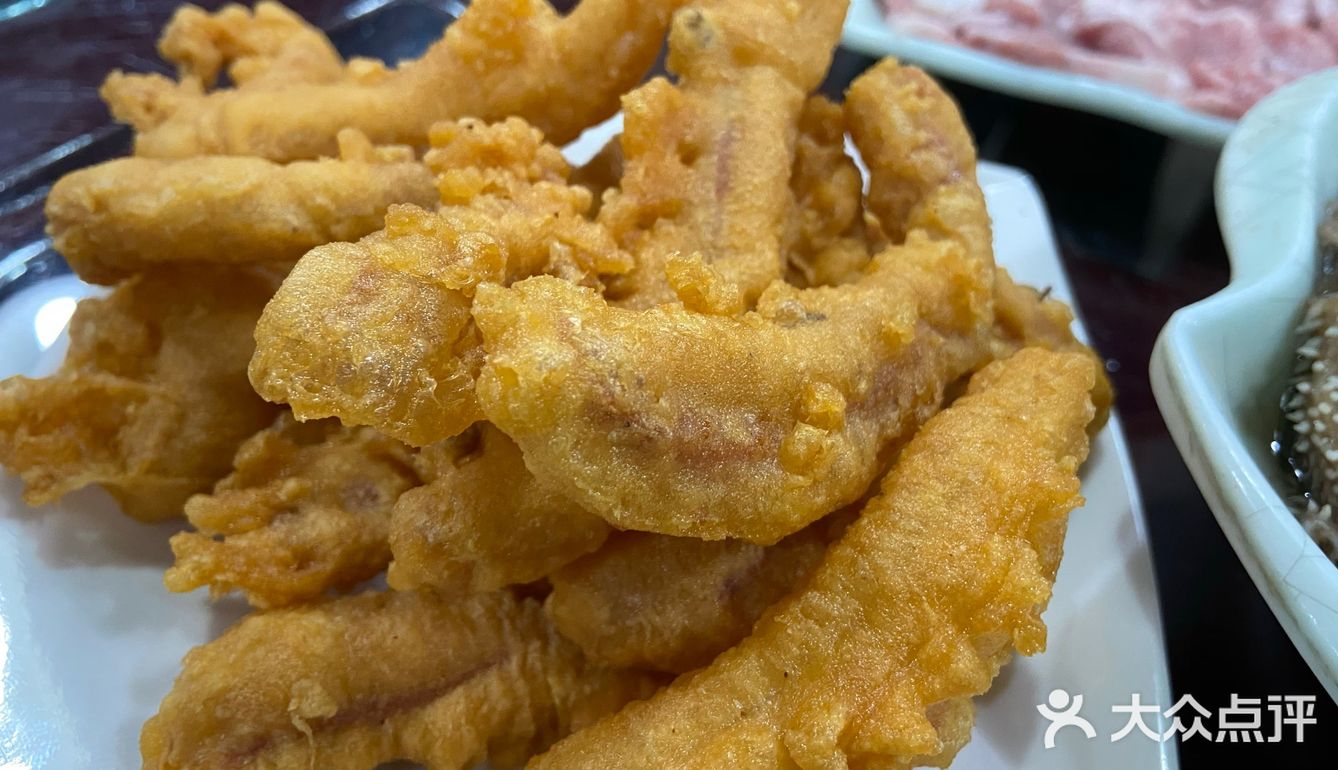 吃一顿正宗重庆火锅，醇厚的牛油锅底加上新鲜食材，真是爽歪歪。