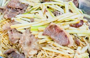Beef Stir-Fried Rice Noodles