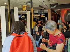 等位区-麦当劳(坂田分店)