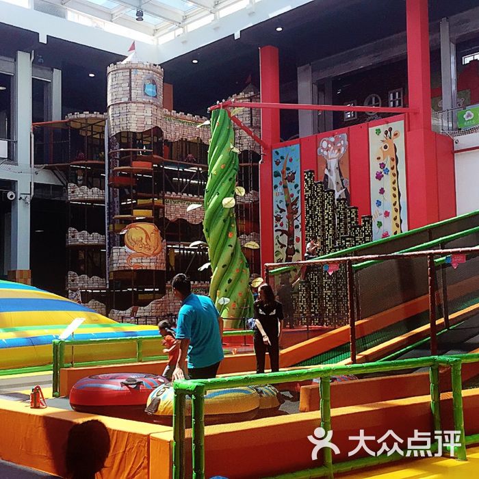 蒙特利亲子乐园