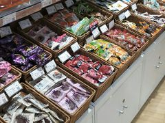 -来伊份(上海市静安区万航渡路889广场店)