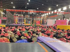 -嘿哟动霸CHUA·新潮玩运动娱乐中心·蹦床滑冰团建乐园