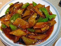 地三鲜-东北哈尔滨酱骨头馆房掌柜铁锅炖