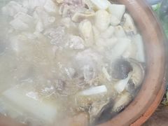 炭炉果鸡煲-威邵鸡煲(西华路总店)