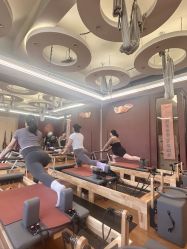 -威思丽高温瑜伽会馆