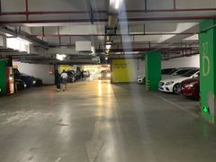 -丽丰购物中心·停车场