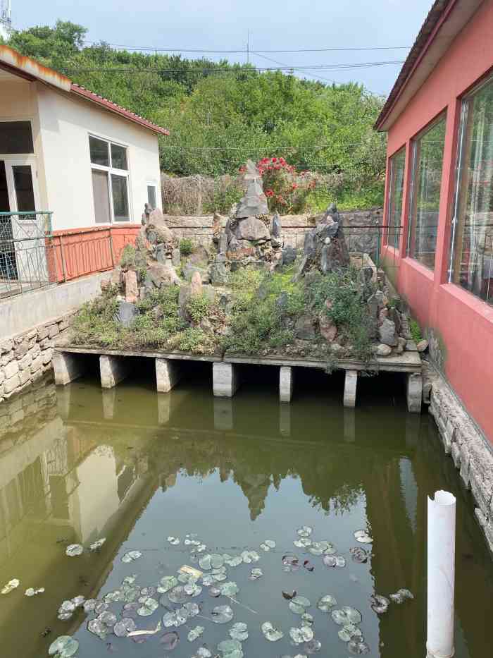 明秀园山庄-"在地铁北宅站附近,一个比较大的庄园,里面.