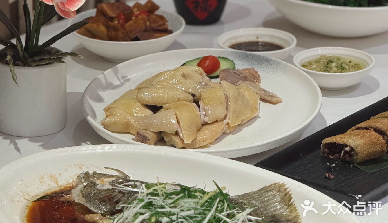 知粵賞味，以盤中風物，氤氳粵饌況味。