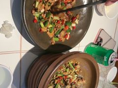 -阿瓦山寨·湘菜现炒·剁椒鱼头王(咸阳总店)
