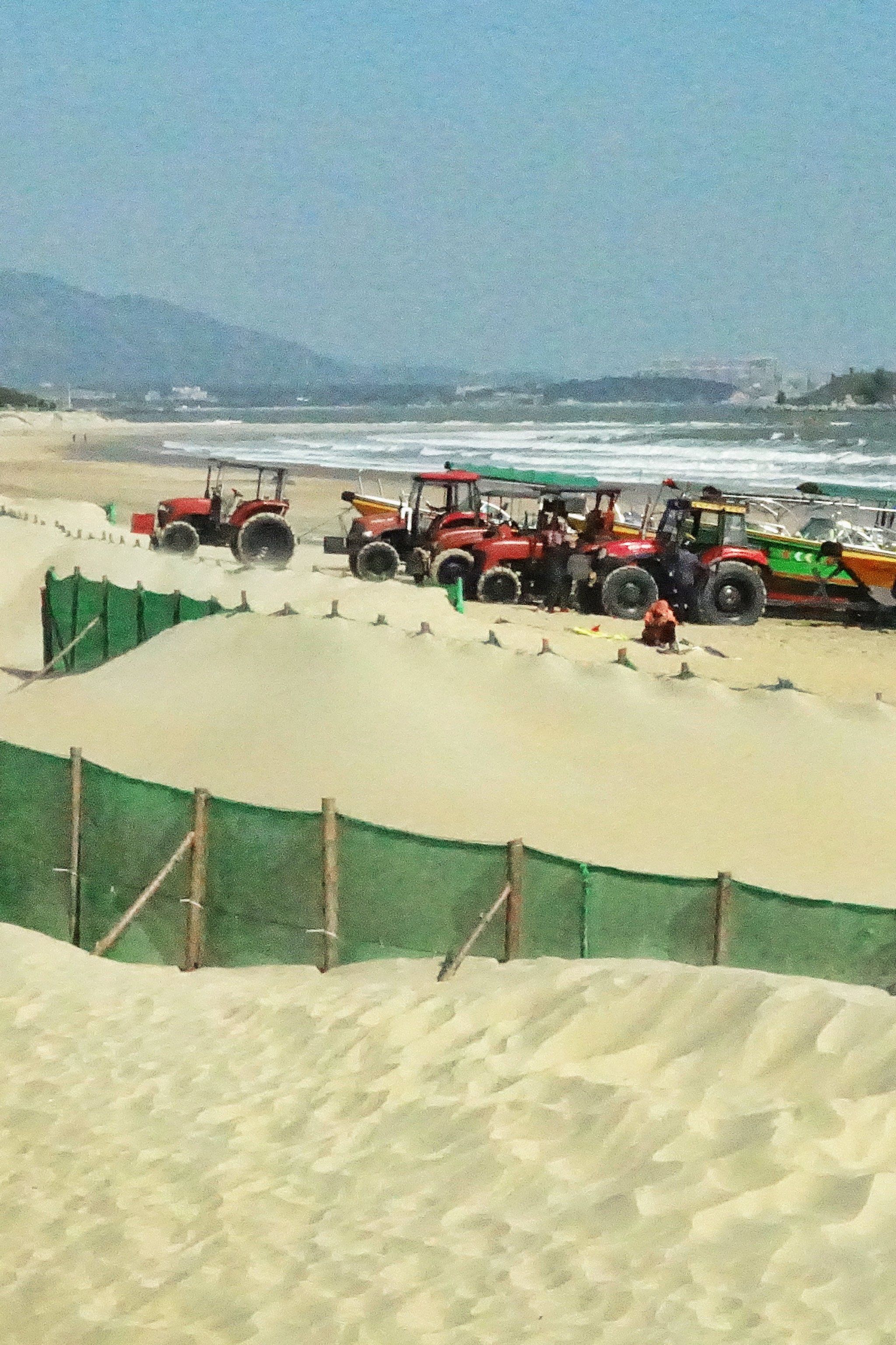 离平潭县城不远的海滩,不是旅游旺季,沙滩上没有多少游人