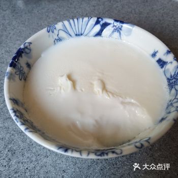 对双皮奶似乎有种情结，不自觉的会对各家甜品店进行对比