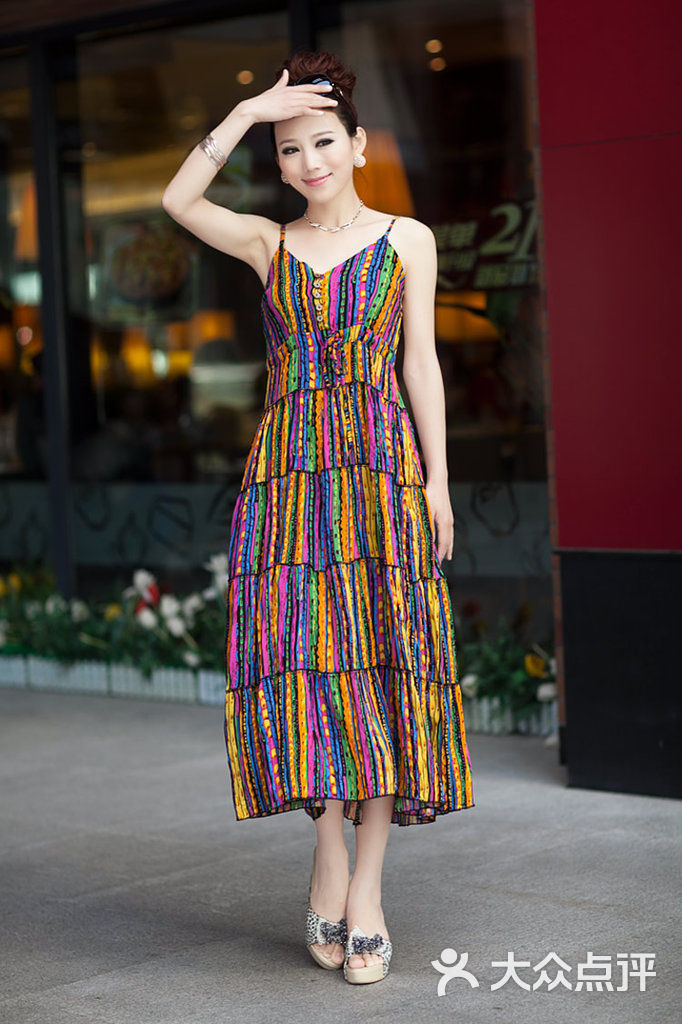 秋水之韵女装服饰黑色条纹图片 - 第1张