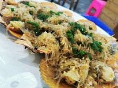 蒜蓉粉丝蒸扇贝-明记海鲜大排档(巽寮湾店)