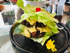 双层牛肉生菜汉堡-The Rug Cafe(王府中环店)