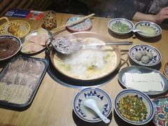 -洱火云南酸菜牛肉火锅(石景山当代商城店)