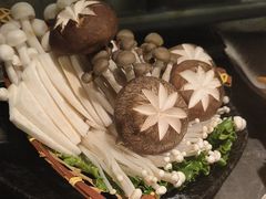 -湊湊火锅·茶憩(杭州湖滨银泰in77店)