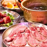 一道菜俘获你的芳心，论好吃还是牛周周·韩国烤肉的特色综合烤牛肠拼盘、无限续海带汤好吃