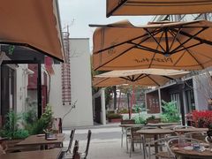-必胜客(上海华谊新所店)