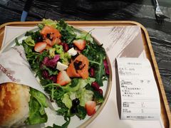 三文鱼蓝莓沙拉配薄荷鸡丝三明治-THE WOODS 简餐 (国贸商城店)