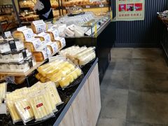 面包甜点陈列柜-皇冠幸福里动物奶油生日蛋糕(石桥店)