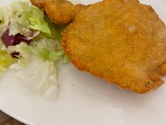 崇明生态猪炸猪排配辣酱油-红房子西菜馆(淮海中路店)