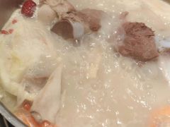-三人行骨头王火锅(长寿店)
