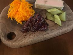No1&nbsp;自家鹅肝酱配酸菜和冈冈法棍-羽深肉铺 Steak & Wine