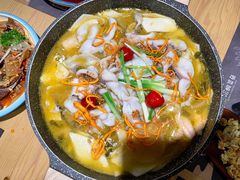 -山城外·非遗酸菜鱼(新都汇融店)