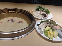 -余欢领鲜火锅(新街口店)
