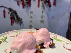 粉粉的班尼迪克蛋-CHILLAX轻乐时(侨建·Hi City店)