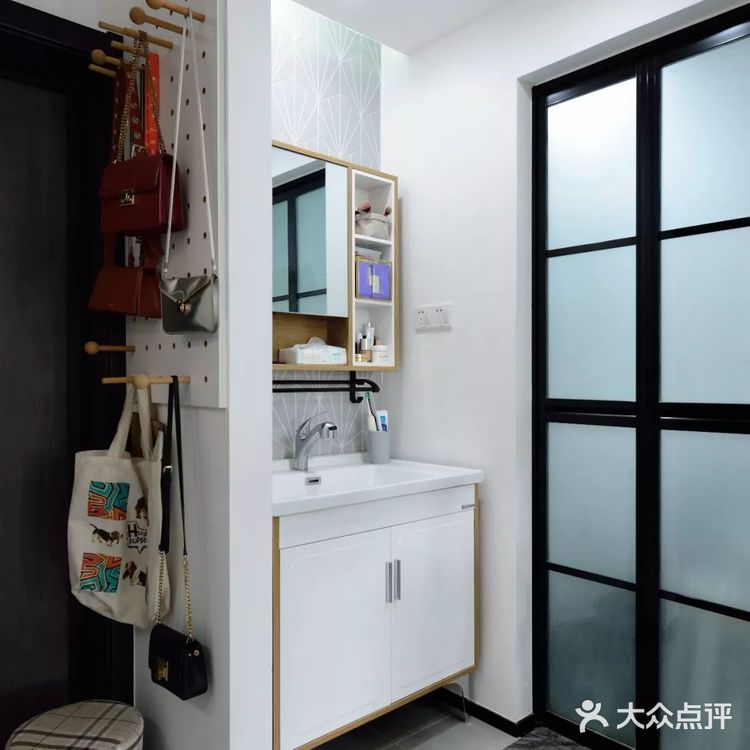 32㎡小户型，装修后面积多出一倍，清爽简约，谁住谁爱！