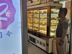 面包甜点陈列柜-凯司令西点房(虹桥路站店)