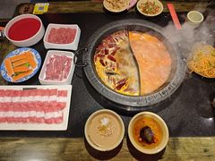 -宽板凳老灶火锅(台湾街店)