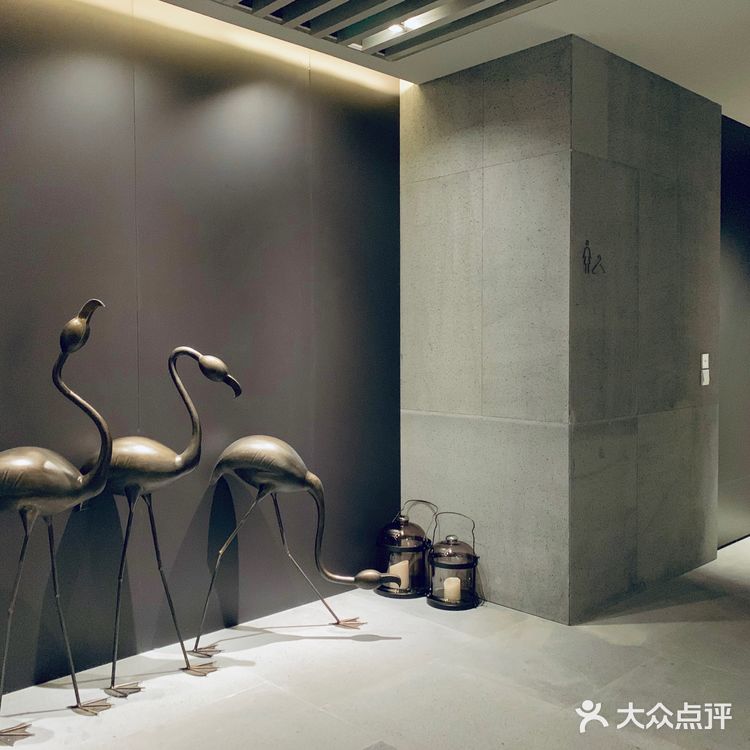 其实梳妆台不多，才2个。健身房很大