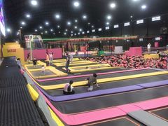 -嘿哟动霸CHUA·新潮玩运动娱乐中心·蹦床滑冰团建乐园