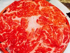 安格斯牛肉-鲜入围煮花胶鸡海鲜火锅