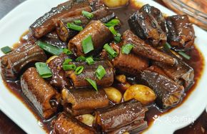 Stewed Eel Tubes with Garlic