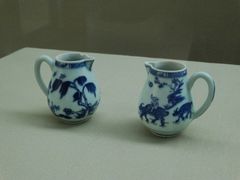 清雍正·青花雏燕凌云图、童子春牧图奶杯-嘉定博物馆