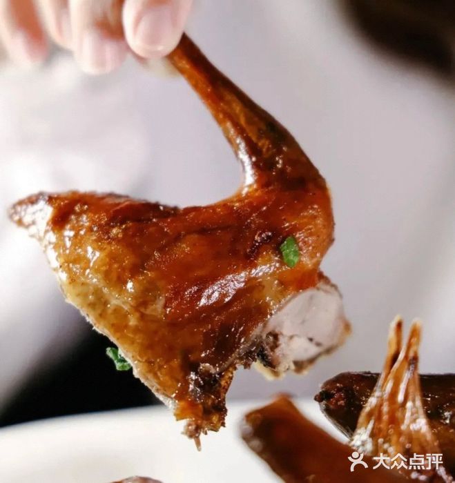 太平馆西餐厅(北京路店)招牌红烧乳鸽图片