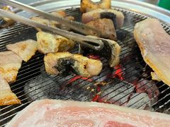 -围炉肉舍•炭烤活鳗•丹东海鲜烤肉(步行街店)