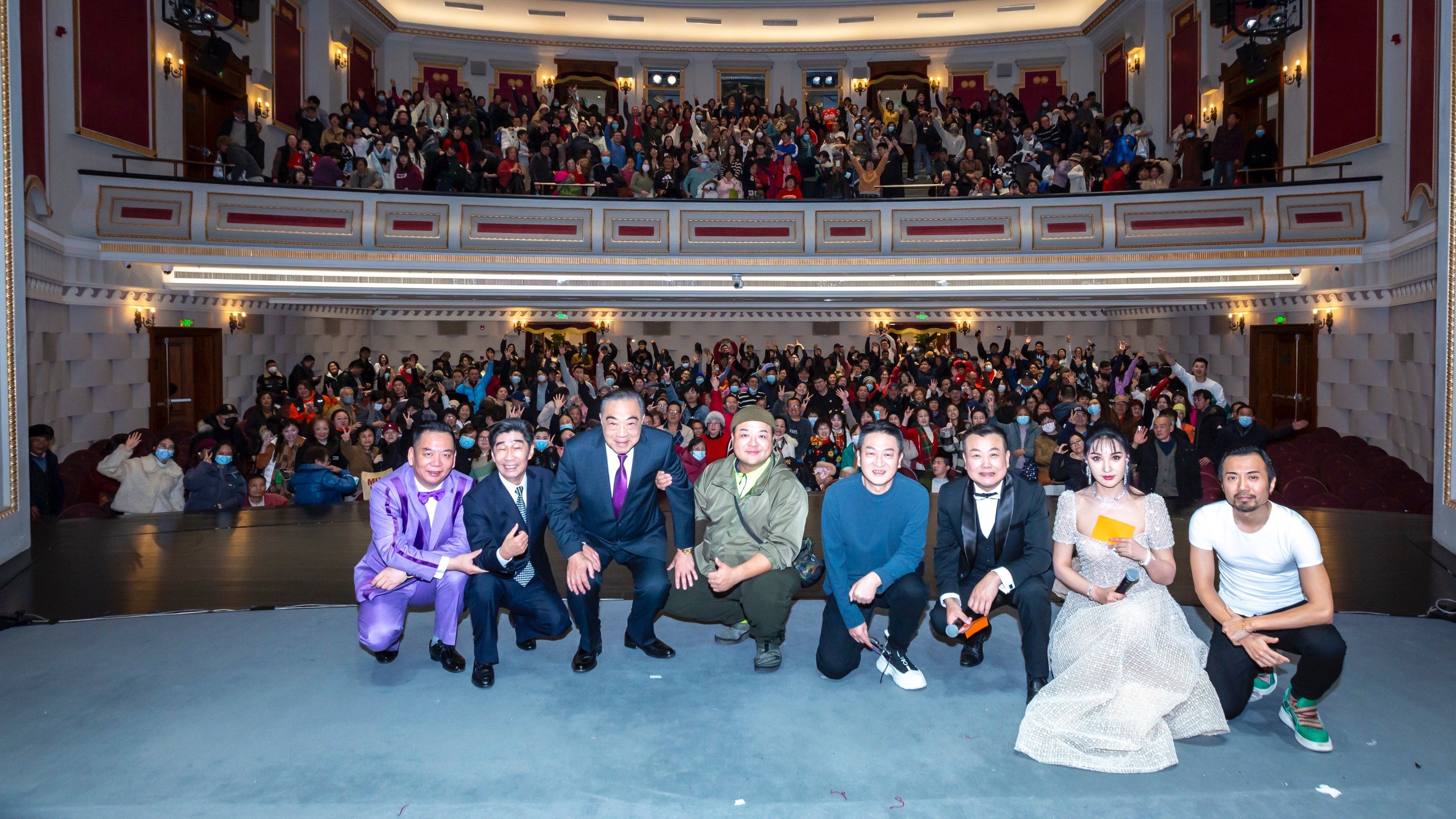 n整个演出人员都是由沪上知名滑稽戏演员,有熟悉的陈靓